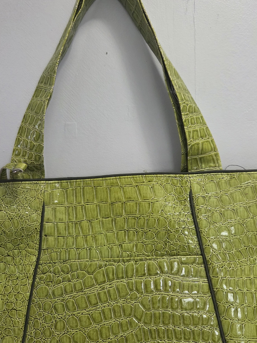 Lady Rosedale Tote Bag & Pouch Set Canadian Designer Green Croc Embossed Patent - Picture 6 of 7